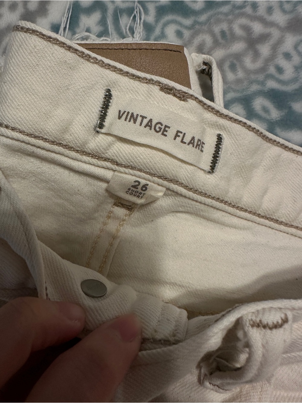 AE77 American Eagle Outfitters Vintage Flare Jeans in Beigh white 26 Short - Picture 4 of 7